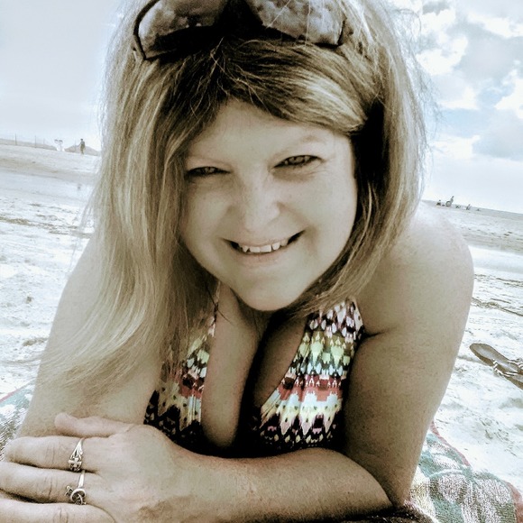 Meet your Posher, Janet - Picture 1 of 1